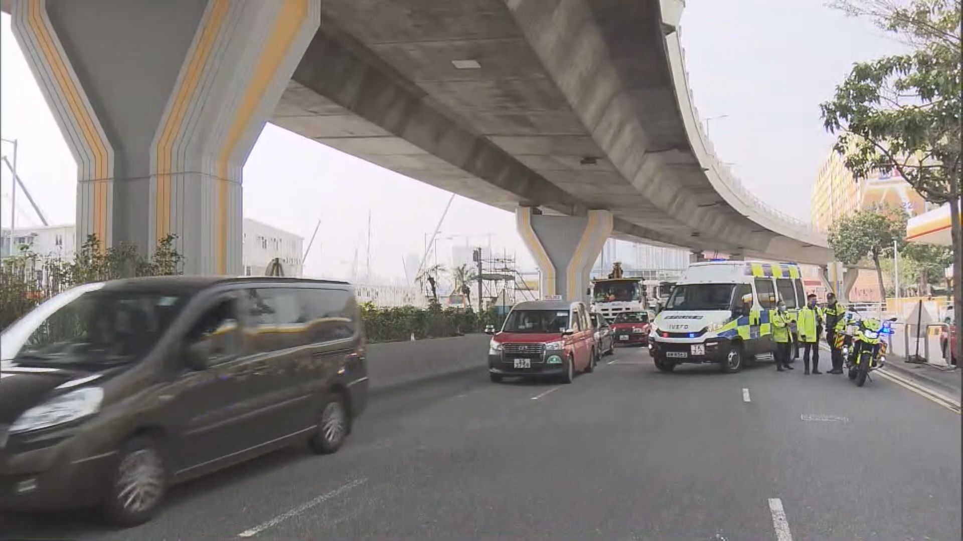 九龍灣的士失事翻轉釀三傷
