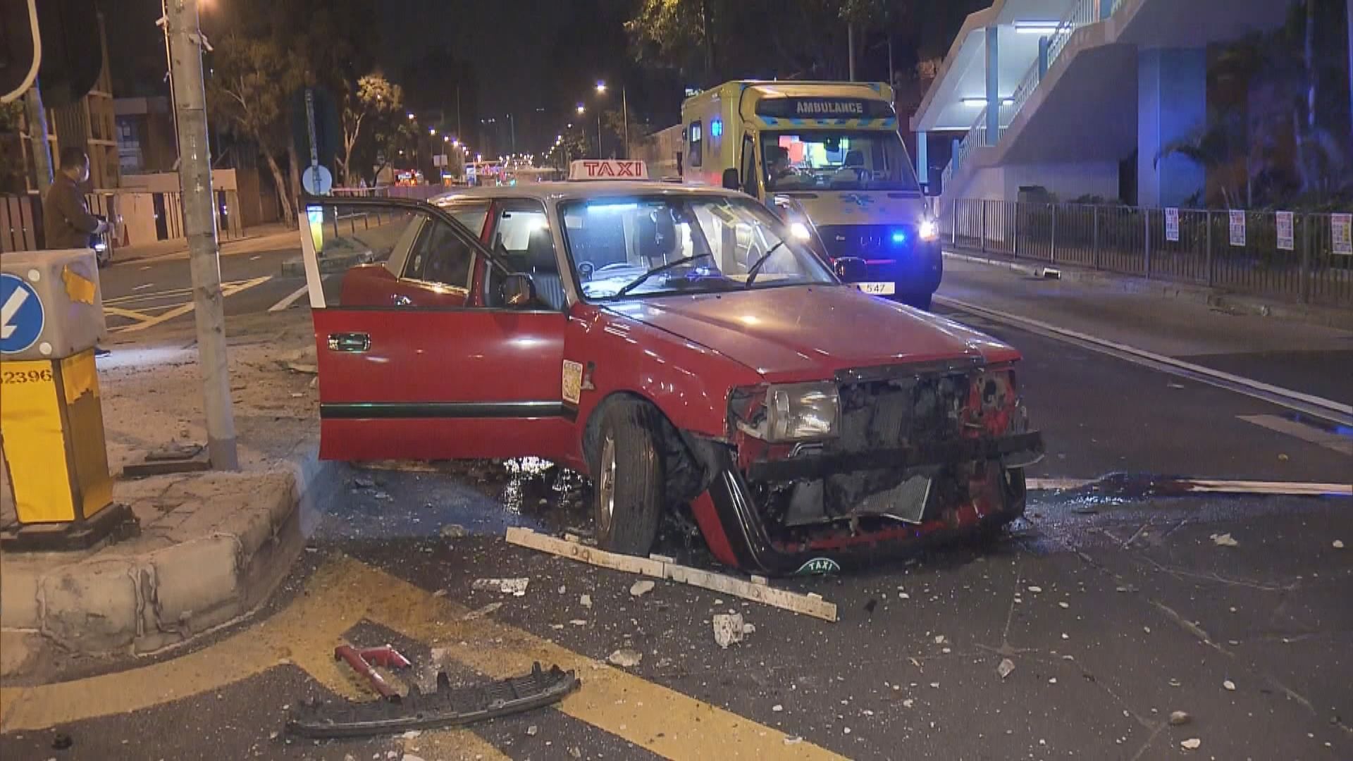 九龍塘的士失事撞壆釀兩傷