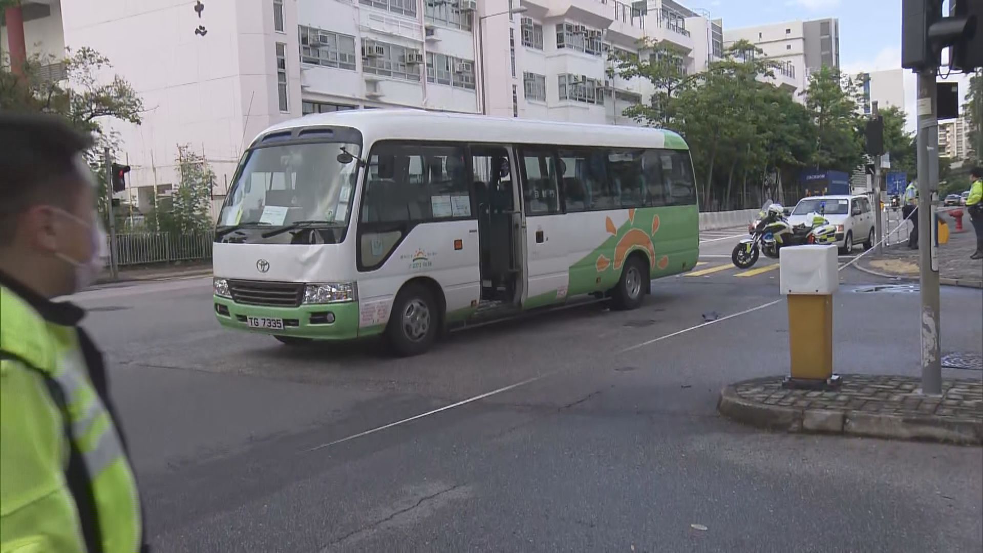 九龍塘男子戴耳機跑步被車撞倒重傷