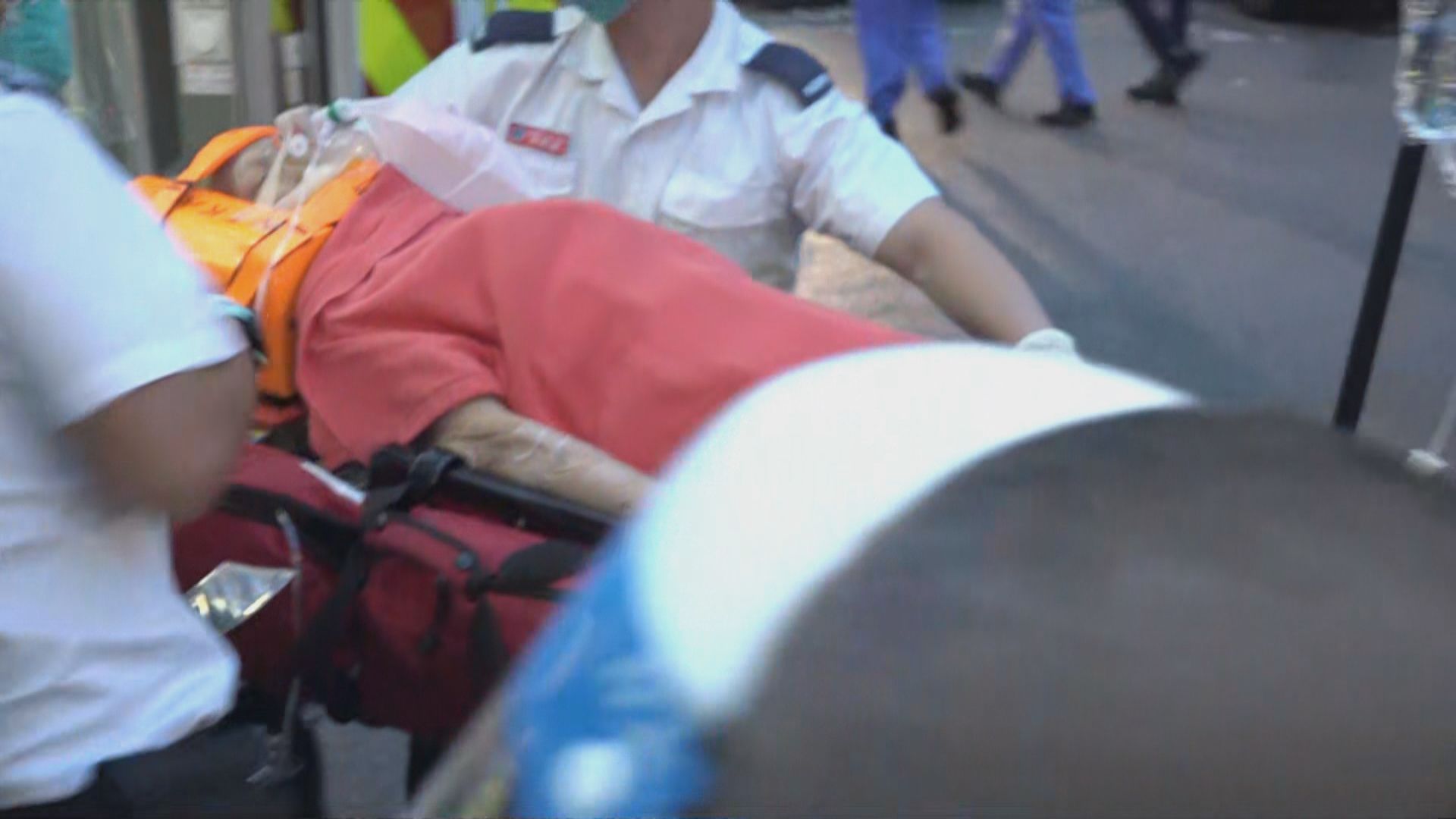 觀塘女子被貨車撞倒　昏迷送院