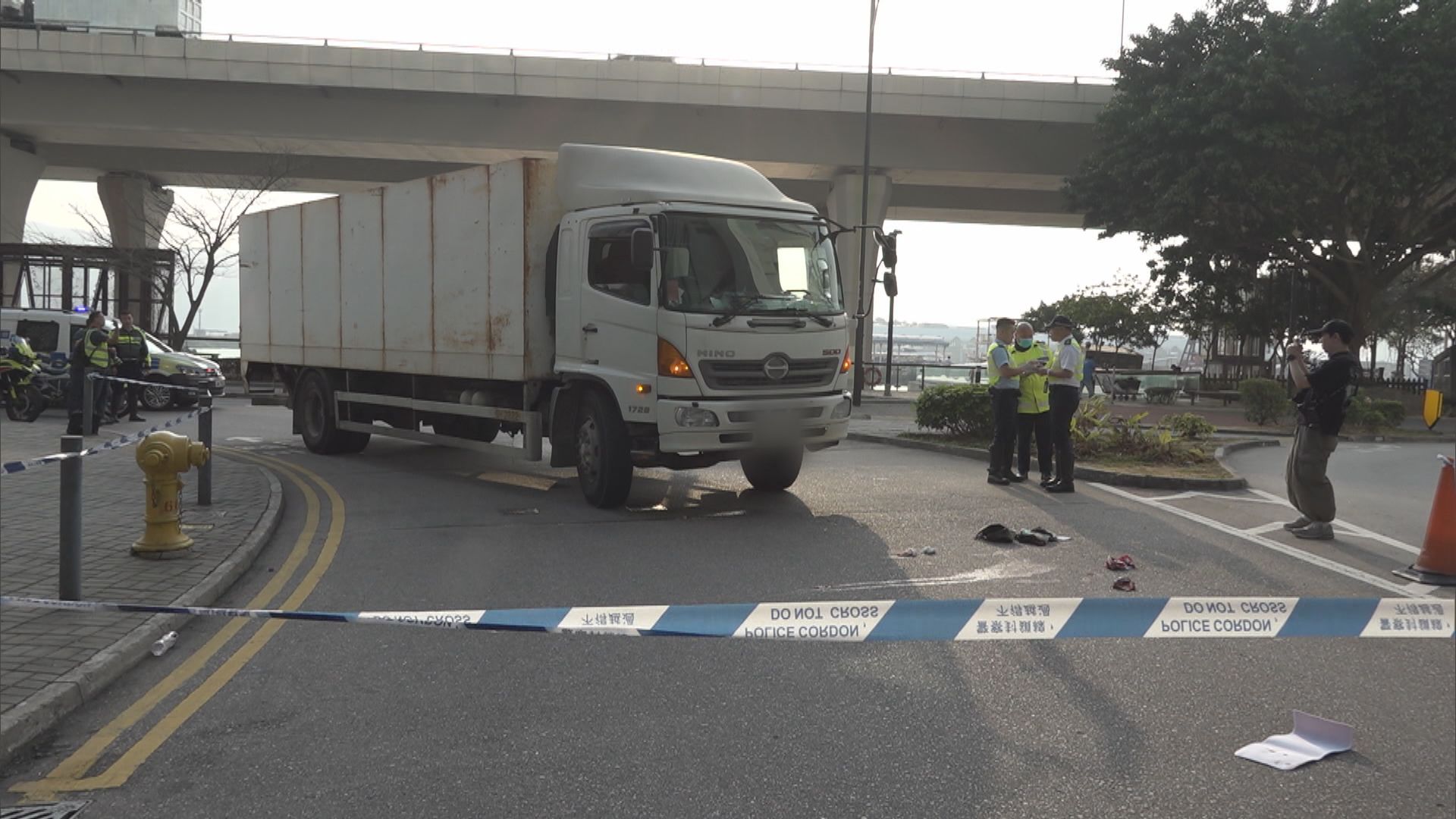 觀塘貨車撞倒過路孕婦