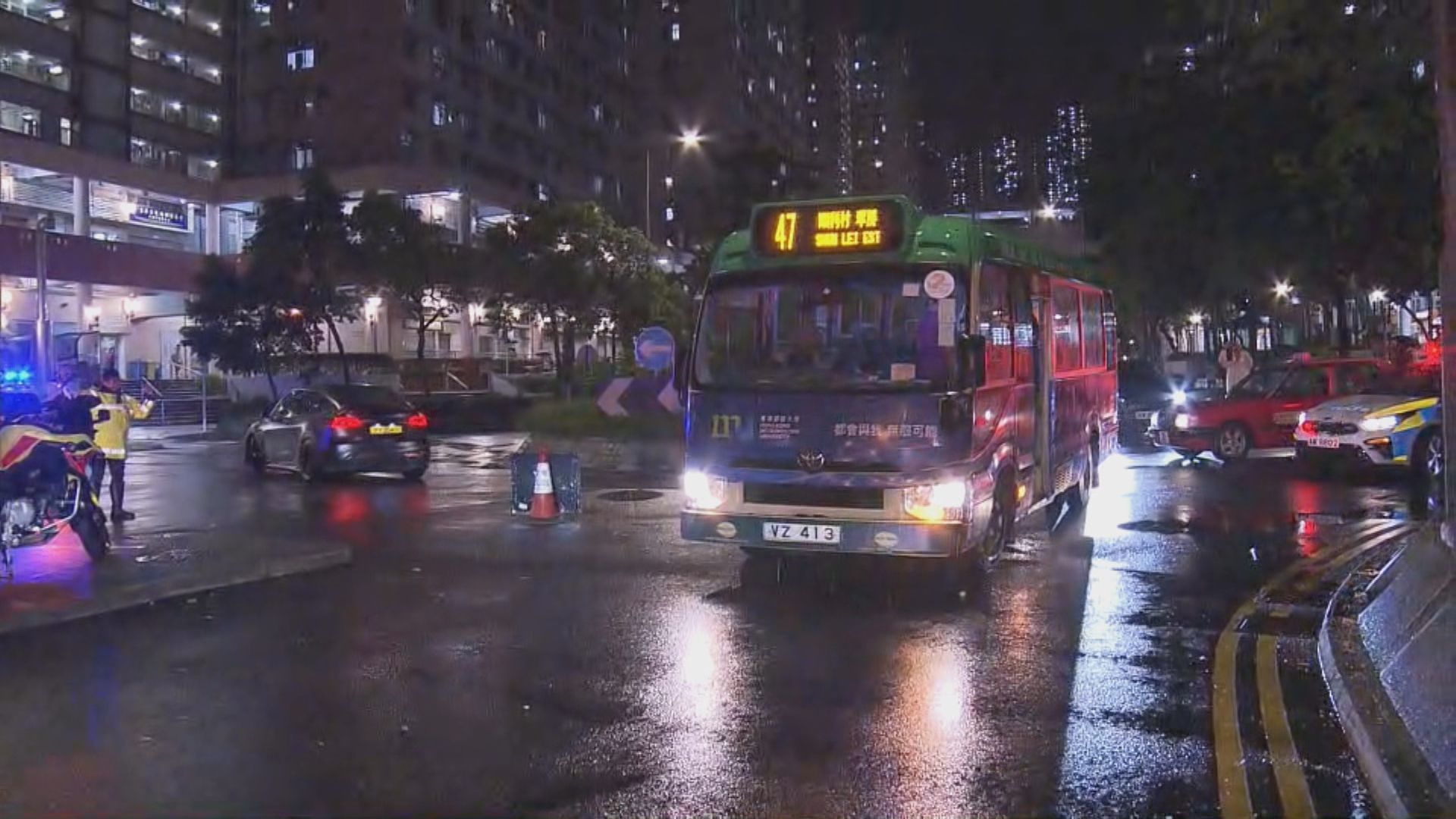 觀塘專線小巴撞女途人　昏迷送院急救