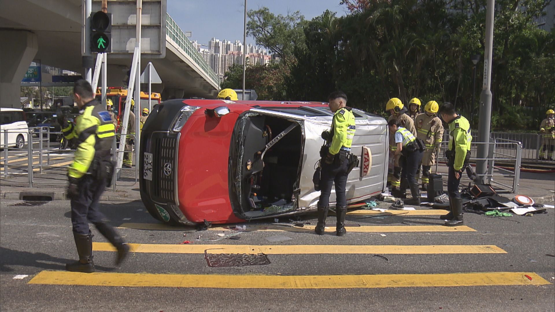 觀塘三車相撞　兩人輕傷