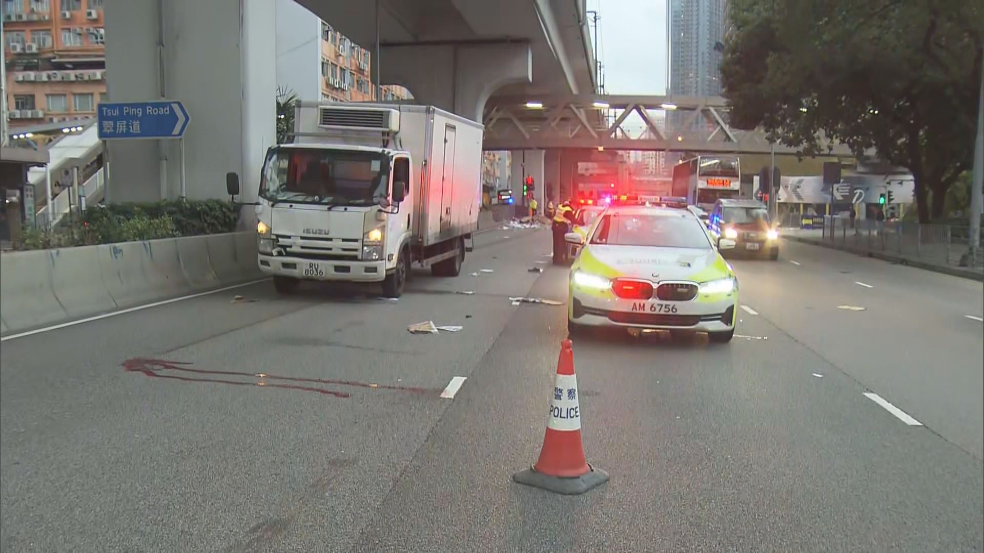 觀塘道致命車禍　貨車撞斃過路老婦