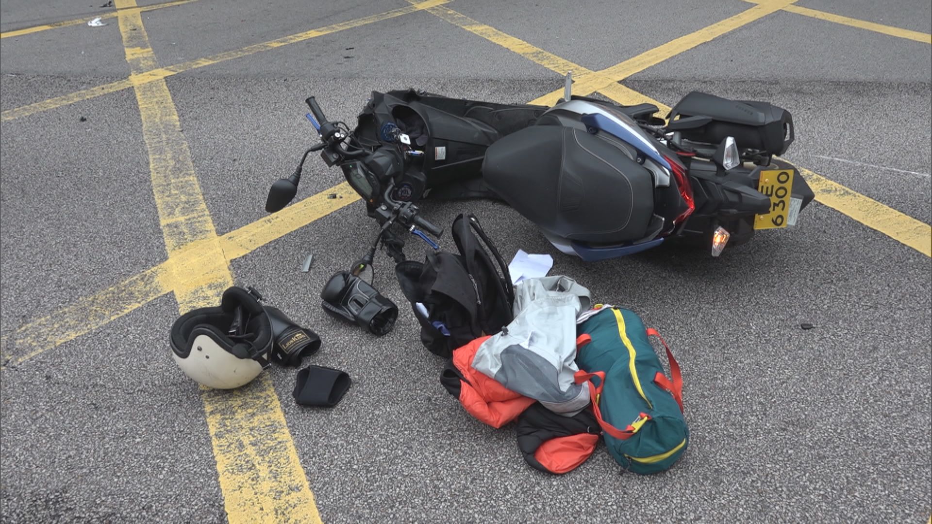 電單車與客貨車撞兩人傷　客貨車司機被捕