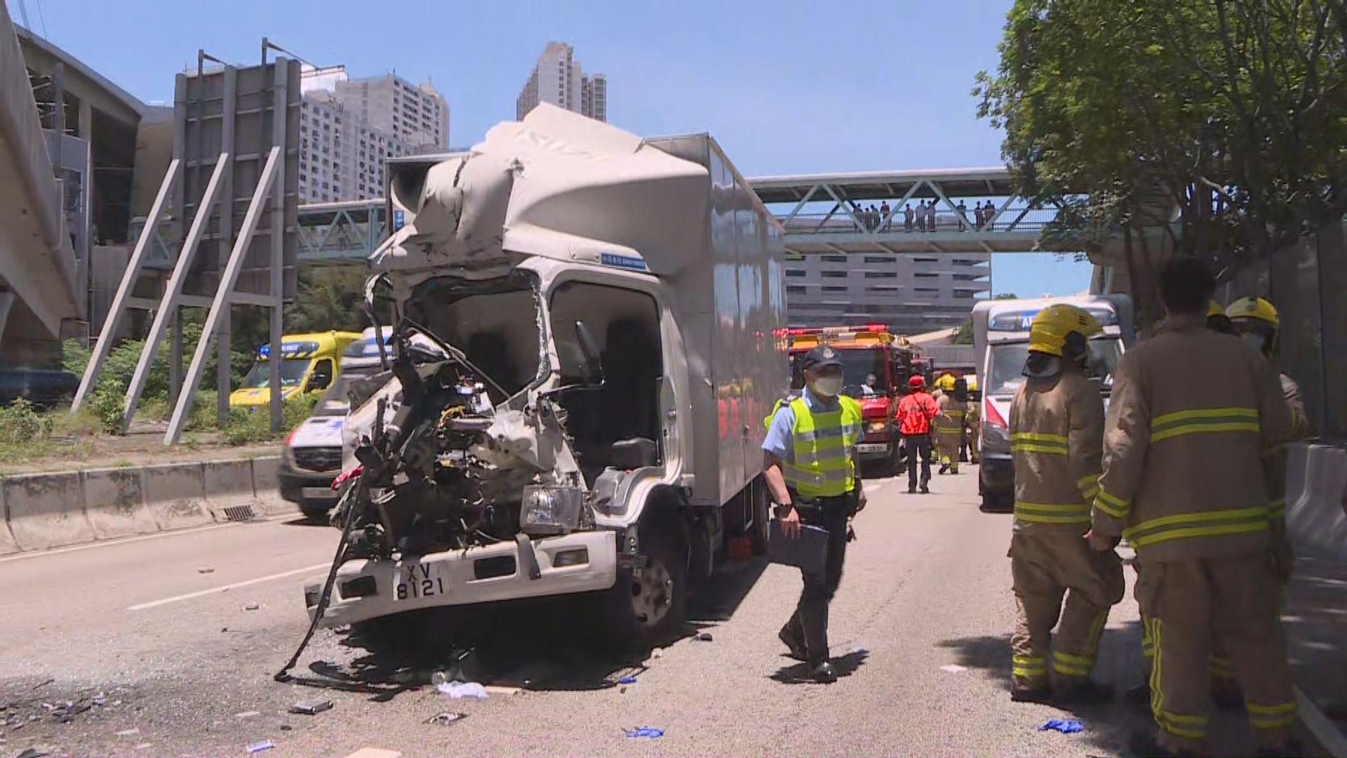 葵涌道三車相撞　貨車司機不治