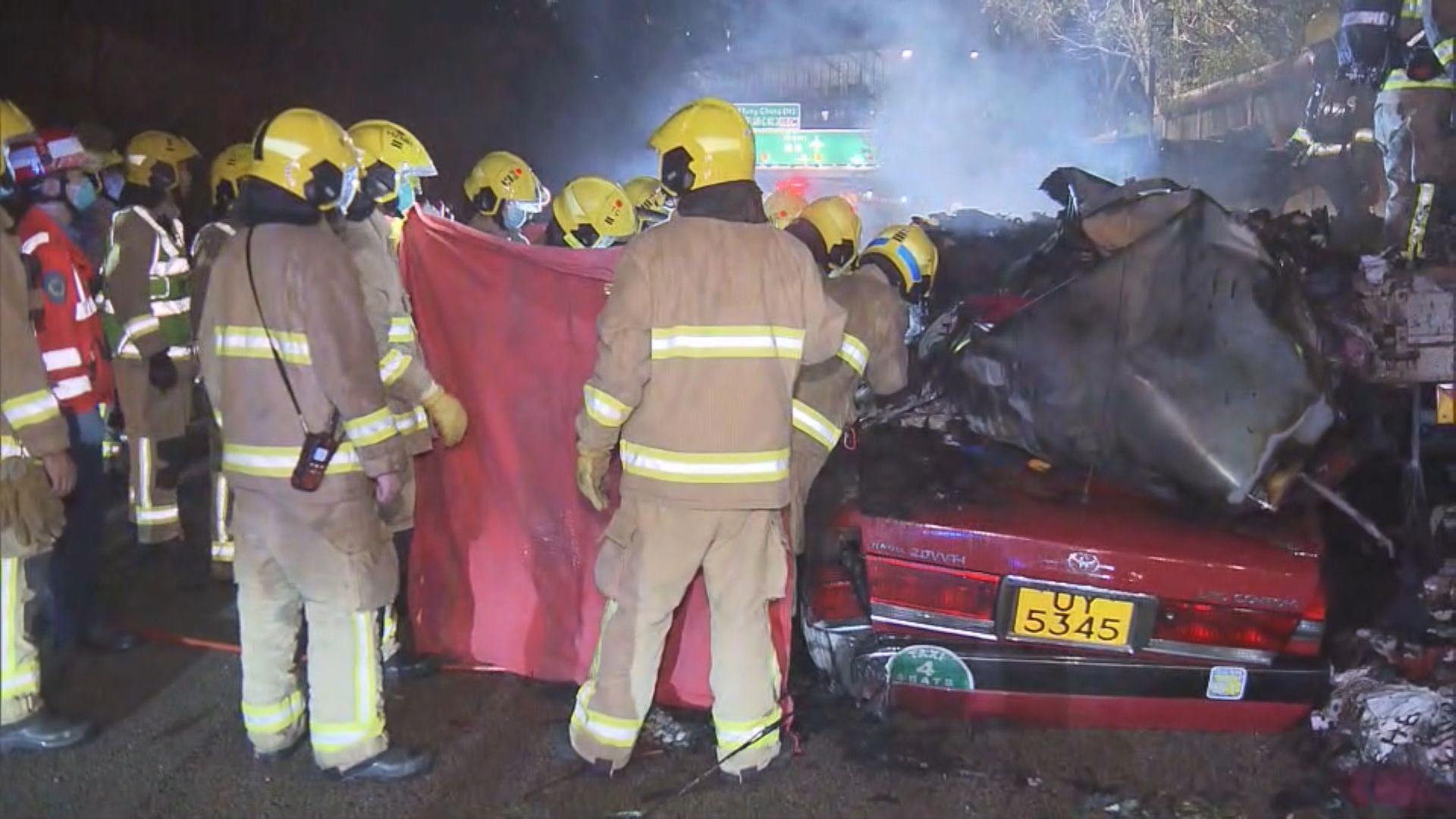 北大嶼山公路三車相撞　的士司機當場死亡