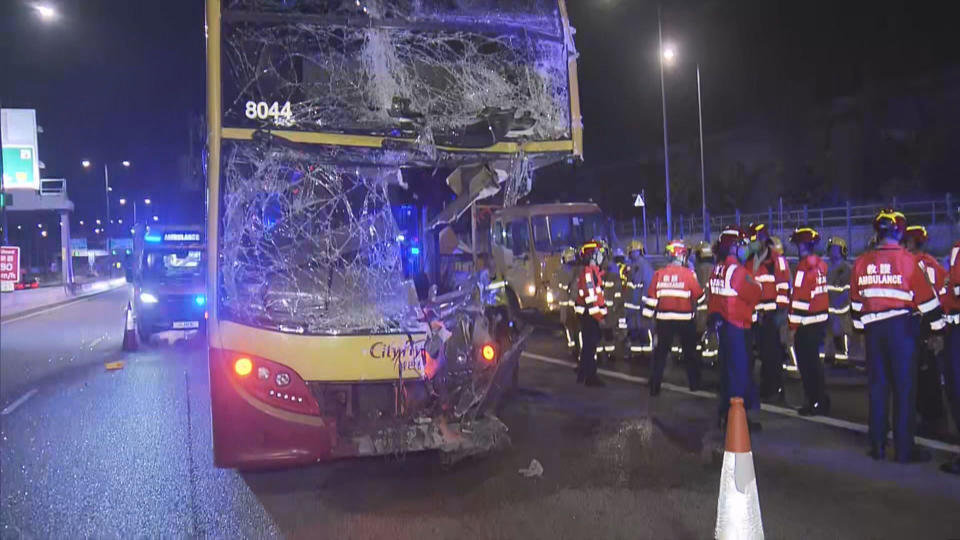 北大嶼山公路巴士撼工程車尾釀九傷