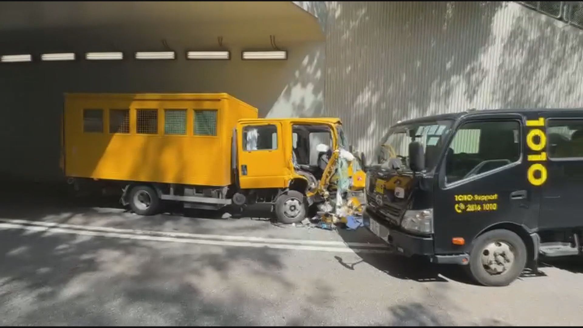 東涌翔東路貨車相撞　五人受傷送院