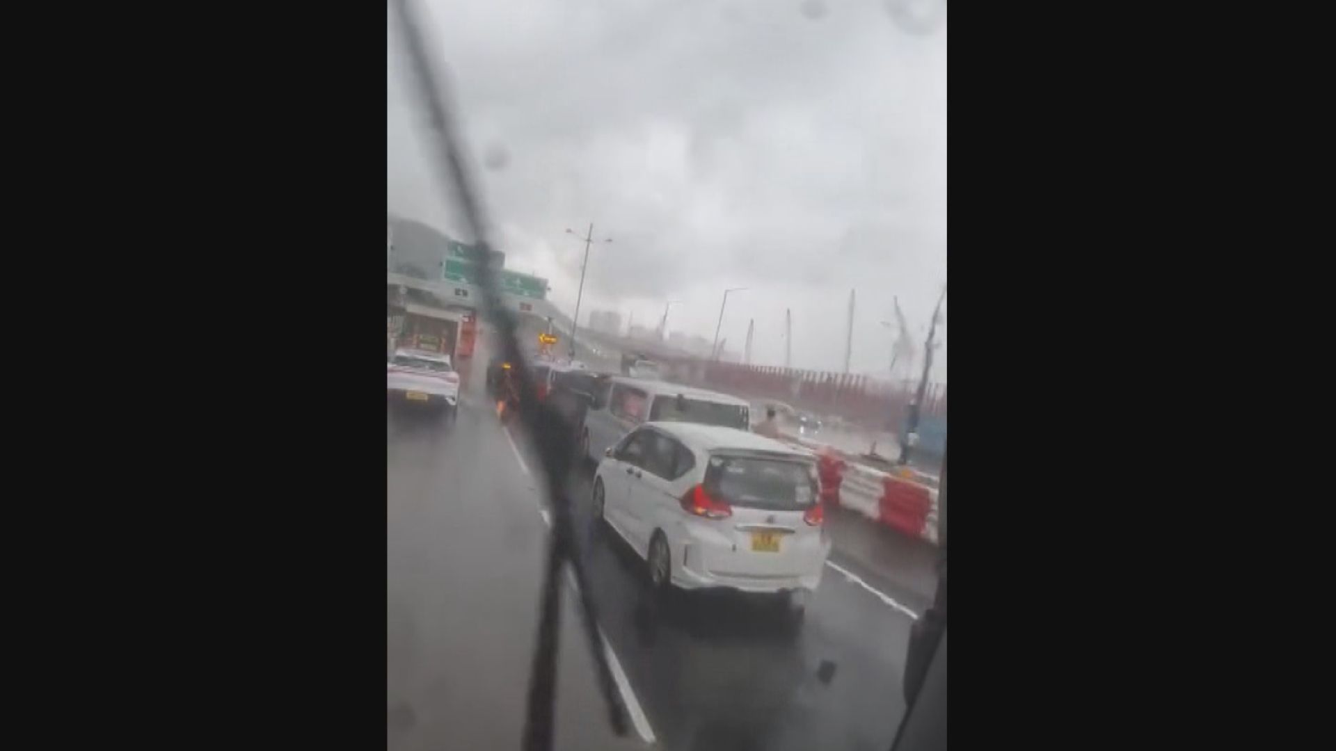 北大嶼山公路早上發生8宗交通意外　涉至少14輛車4人受傷