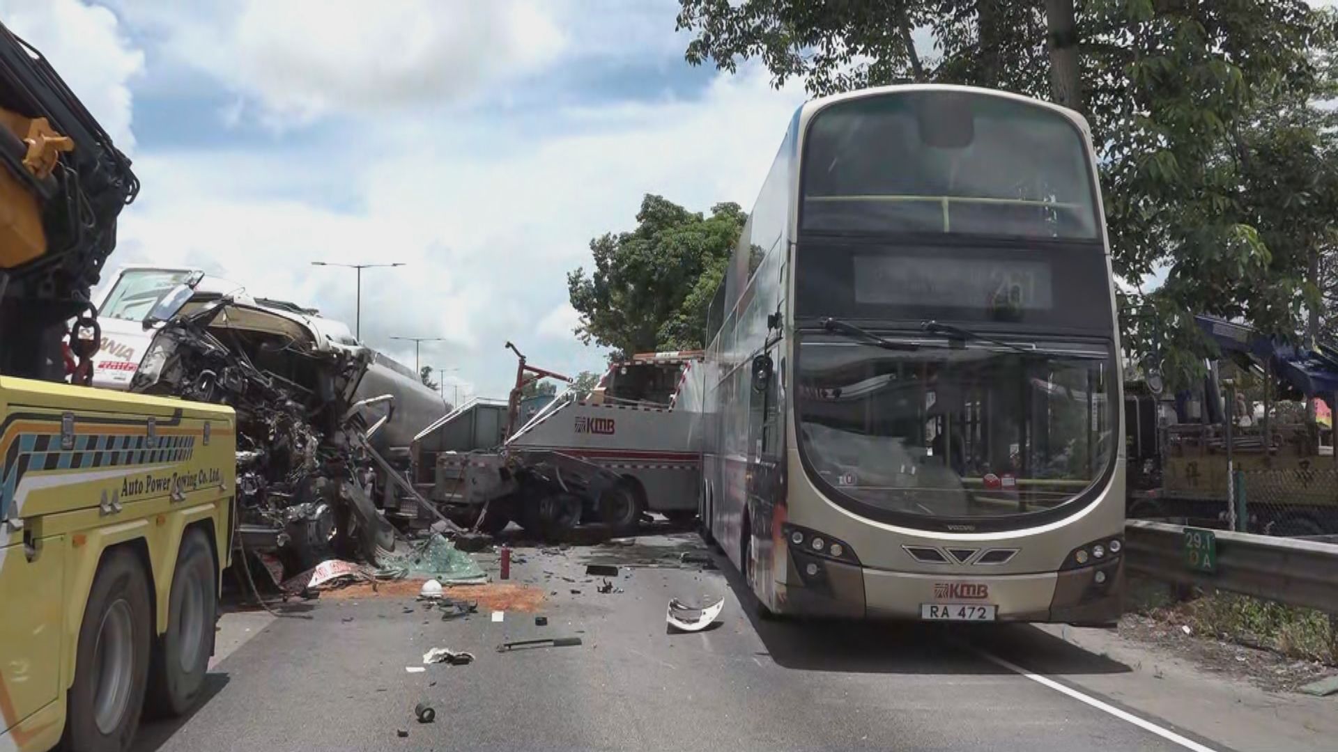 粉嶺公路三車相撞三人傷