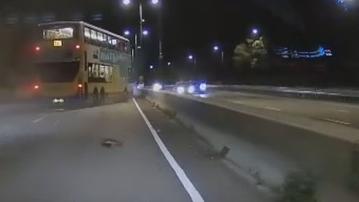 城巴北大嶼公路撞工程車　22人輕傷