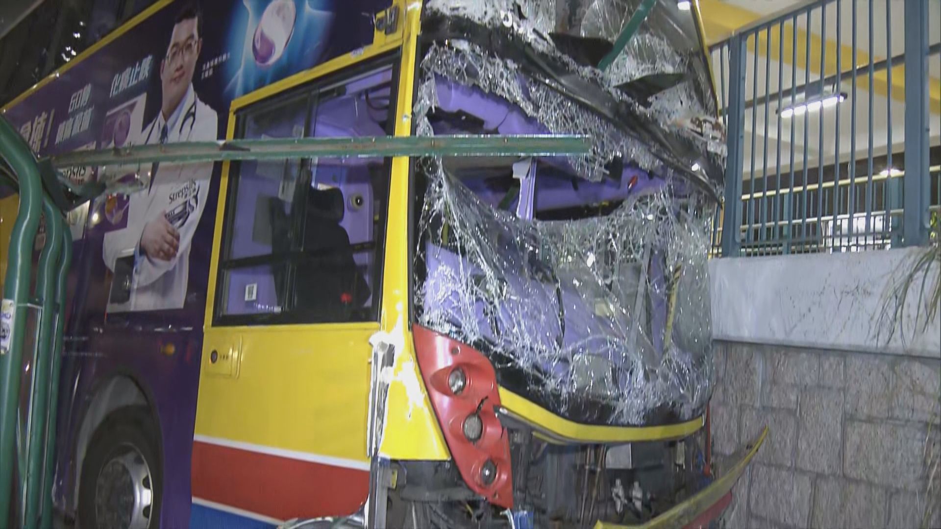 東涌巴士失事　司機昏迷被困送院亡