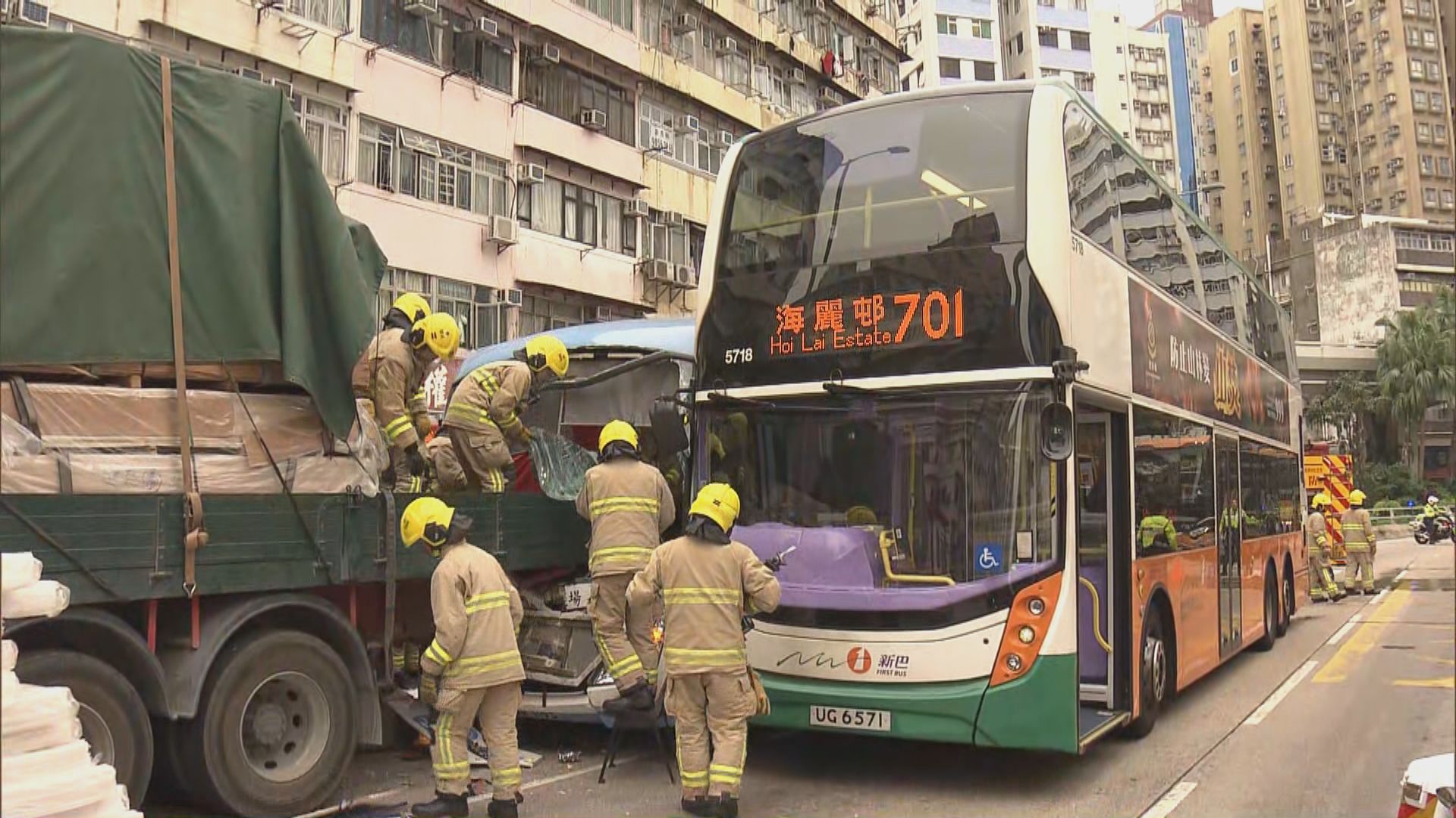 旺角過境旅遊巴涉連環車禍至少三傷
