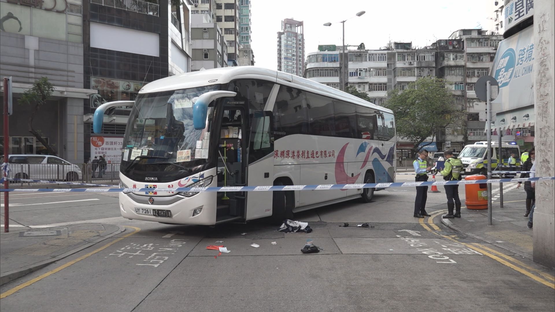 旺角旅遊巴撞傷過路老翁　司機被捕