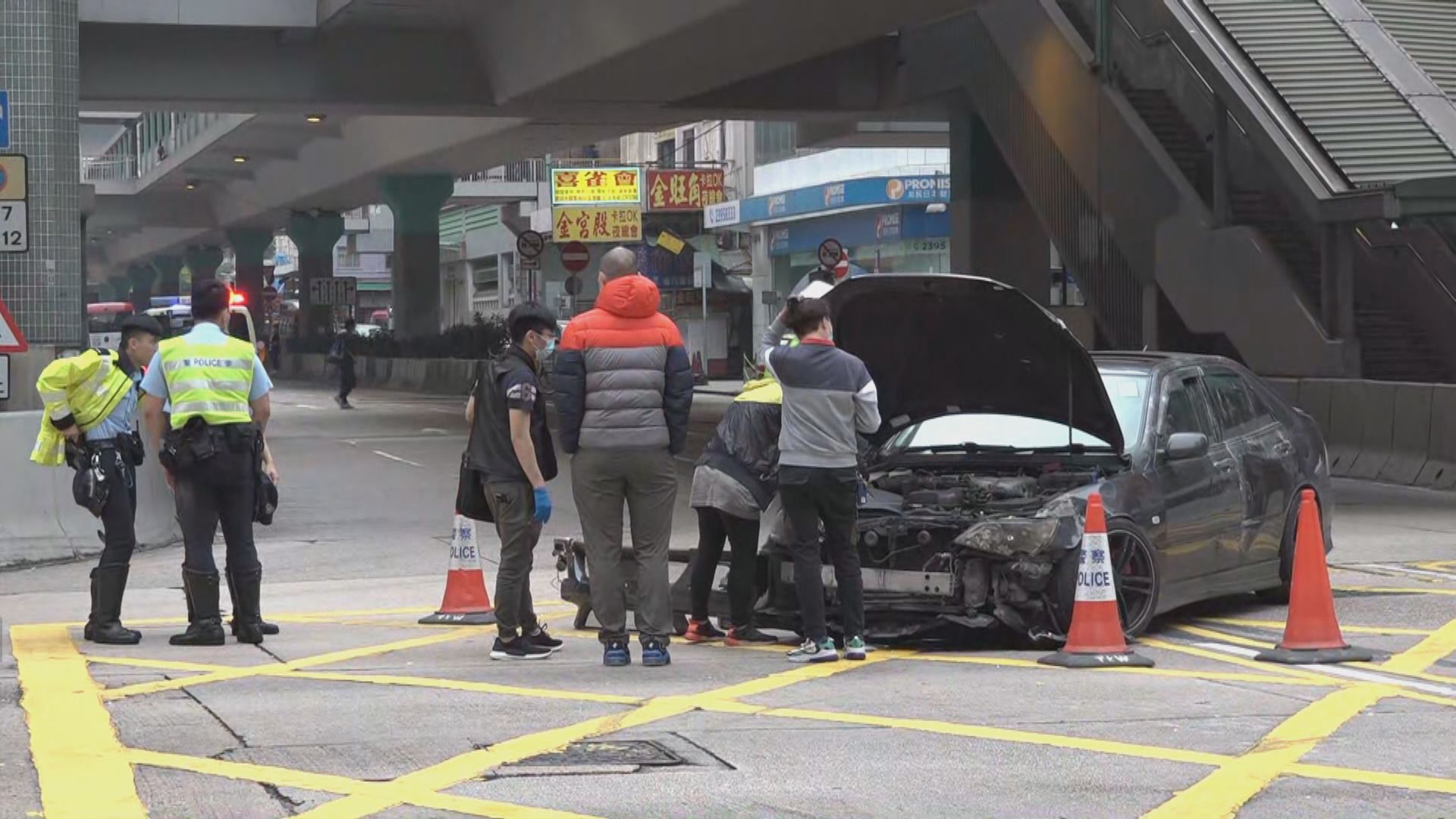 旺角一輛失車與兩車相撞　司機逃逸