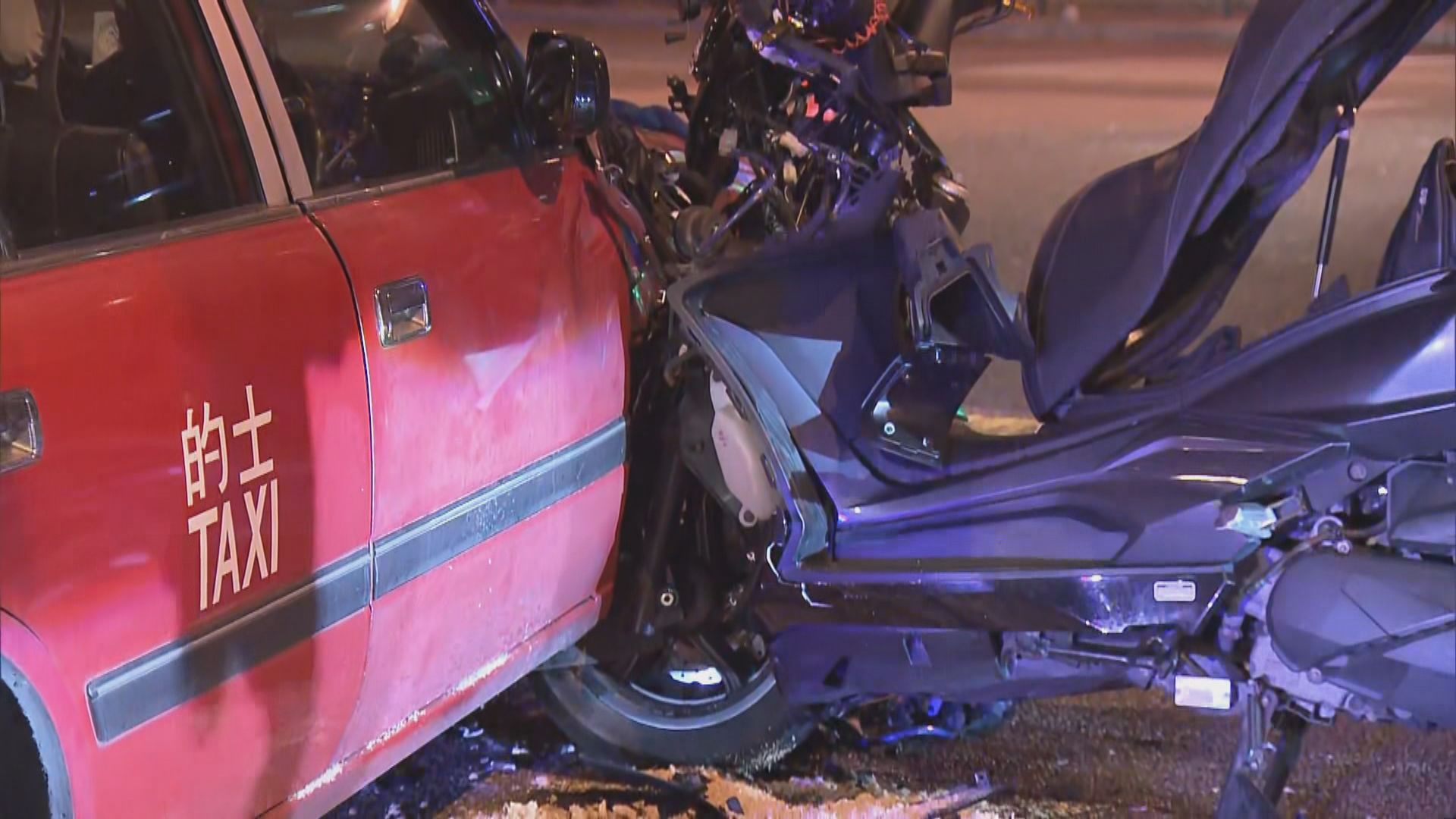 電單車司機及乘客涉旺角車禍負傷離去