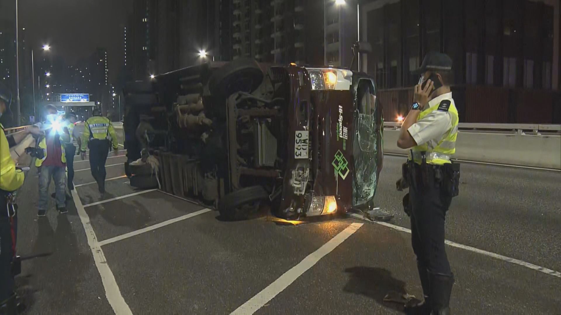 旺角貨車翻側司機涉酒駕被捕