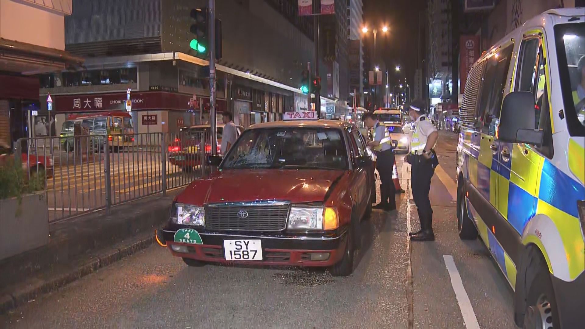 旺角的士撞傷兩名過路男子 的士司機涉危駕被捕