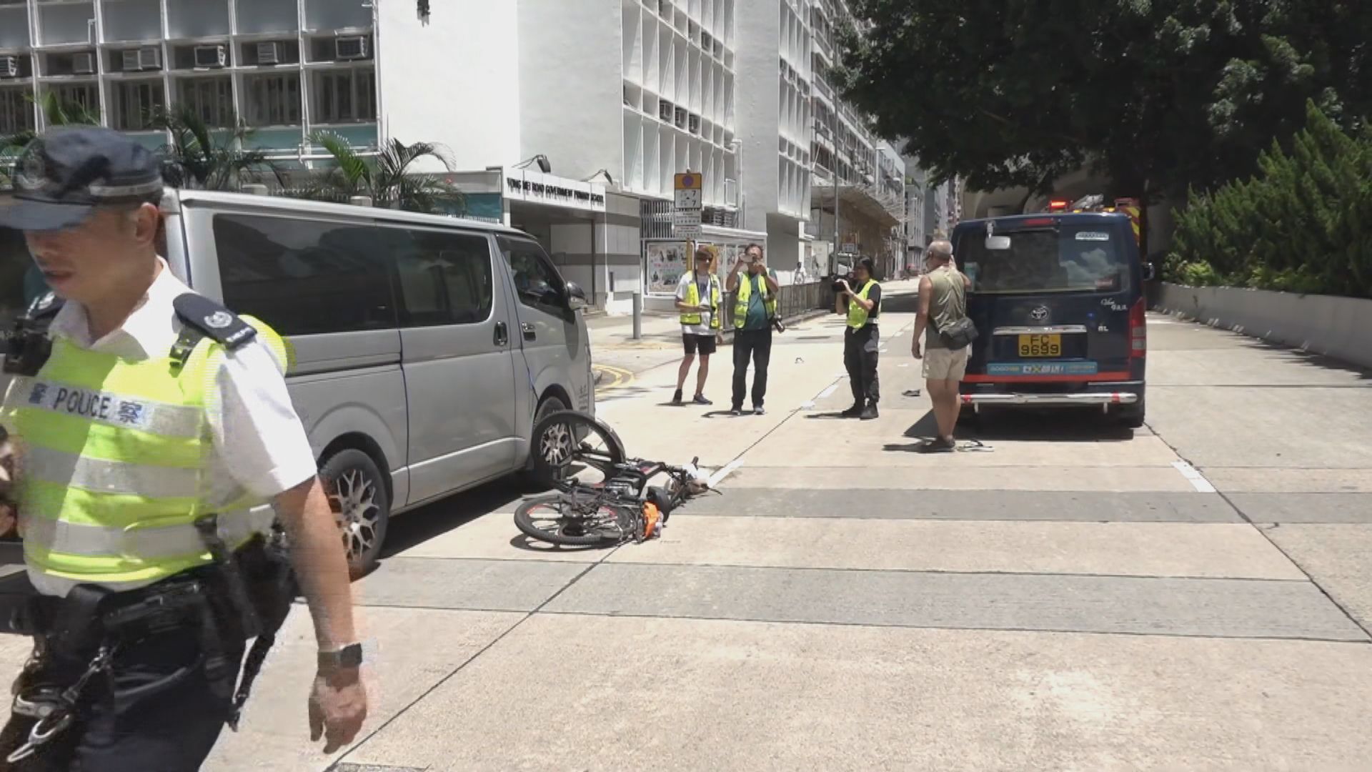 旺角塘尾道電動單車與客貨車相撞 一人傷