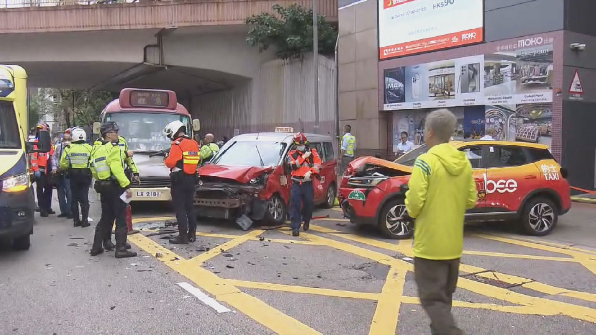 太子道西三車相撞　初步7人受傷