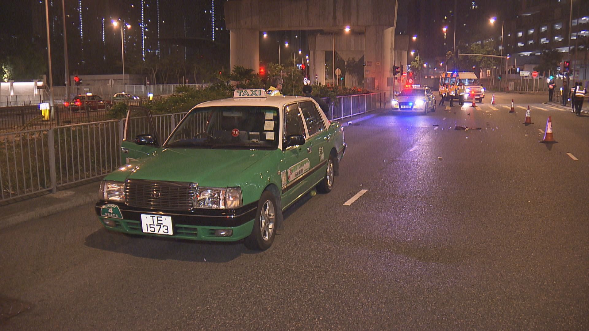 馬鞍山有的士撞倒過路女途人