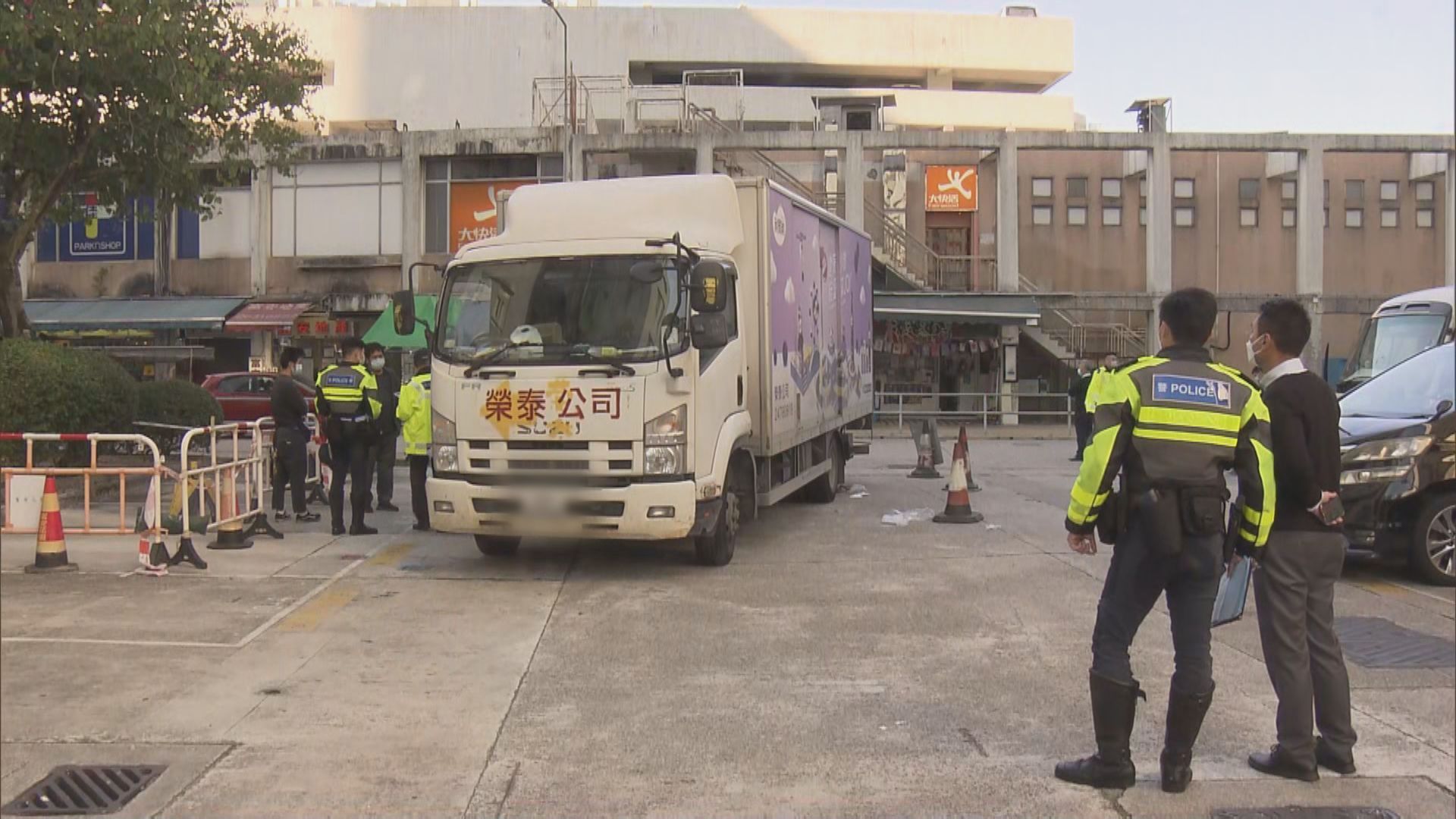 馬鞍山貨車倒車撞途人　七旬翁捲車底送院不治