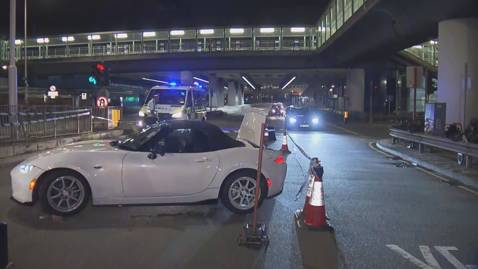 大圍掛P牌私家車失事翻轉　司機受傷送院