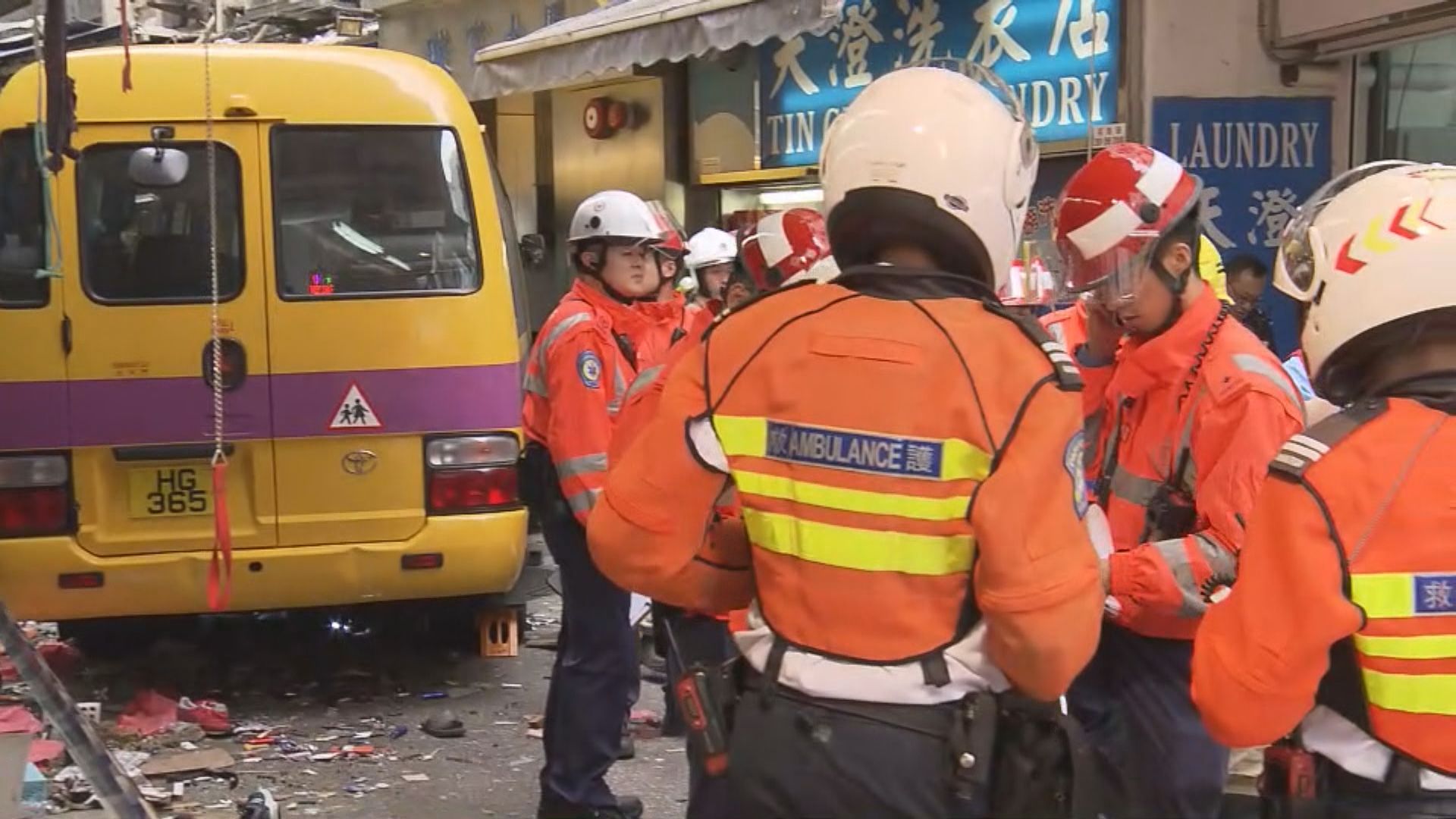 北角有校巴剷上行人路　四死十一傷