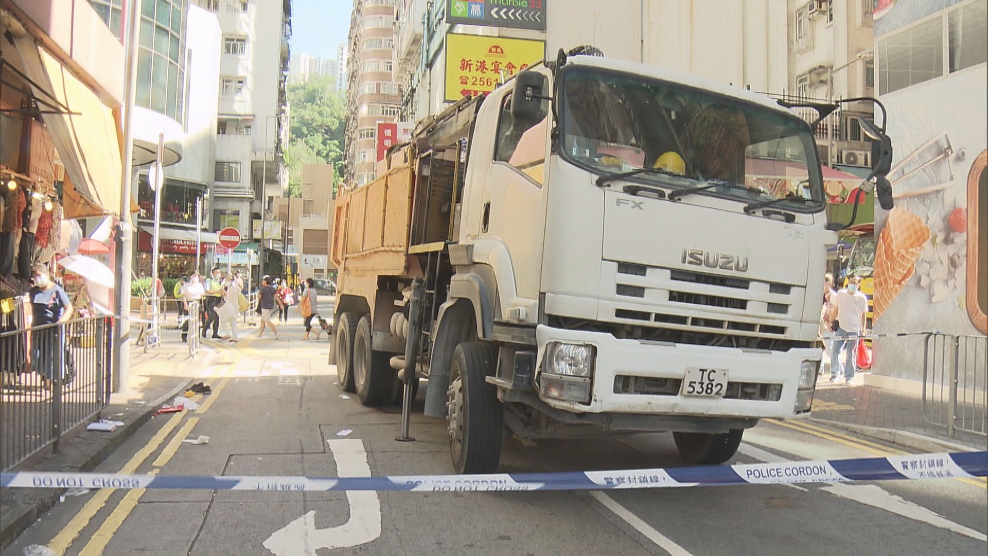 北角男子被泥頭車撞倒昏迷送院後不治