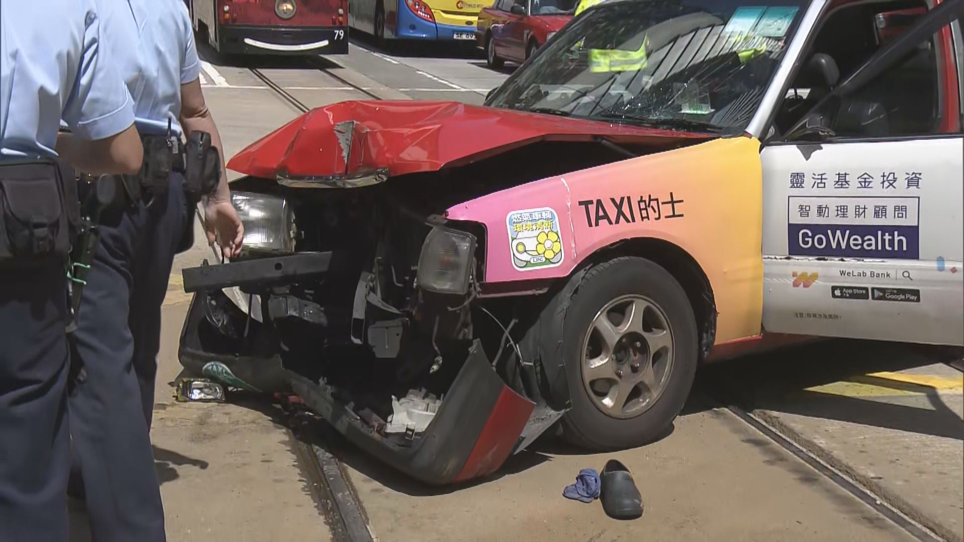 北角炮台山道的士落斜時懷疑失控　五人受傷