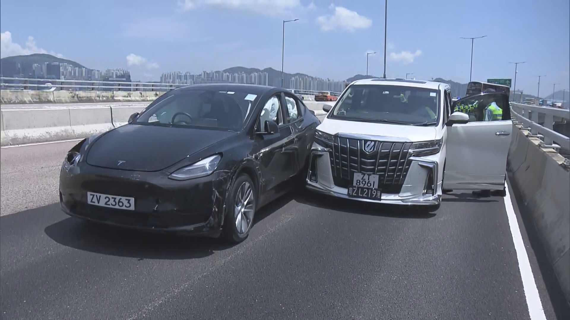 東區走廊三車相撞　一司機昏迷送院搶救不治
