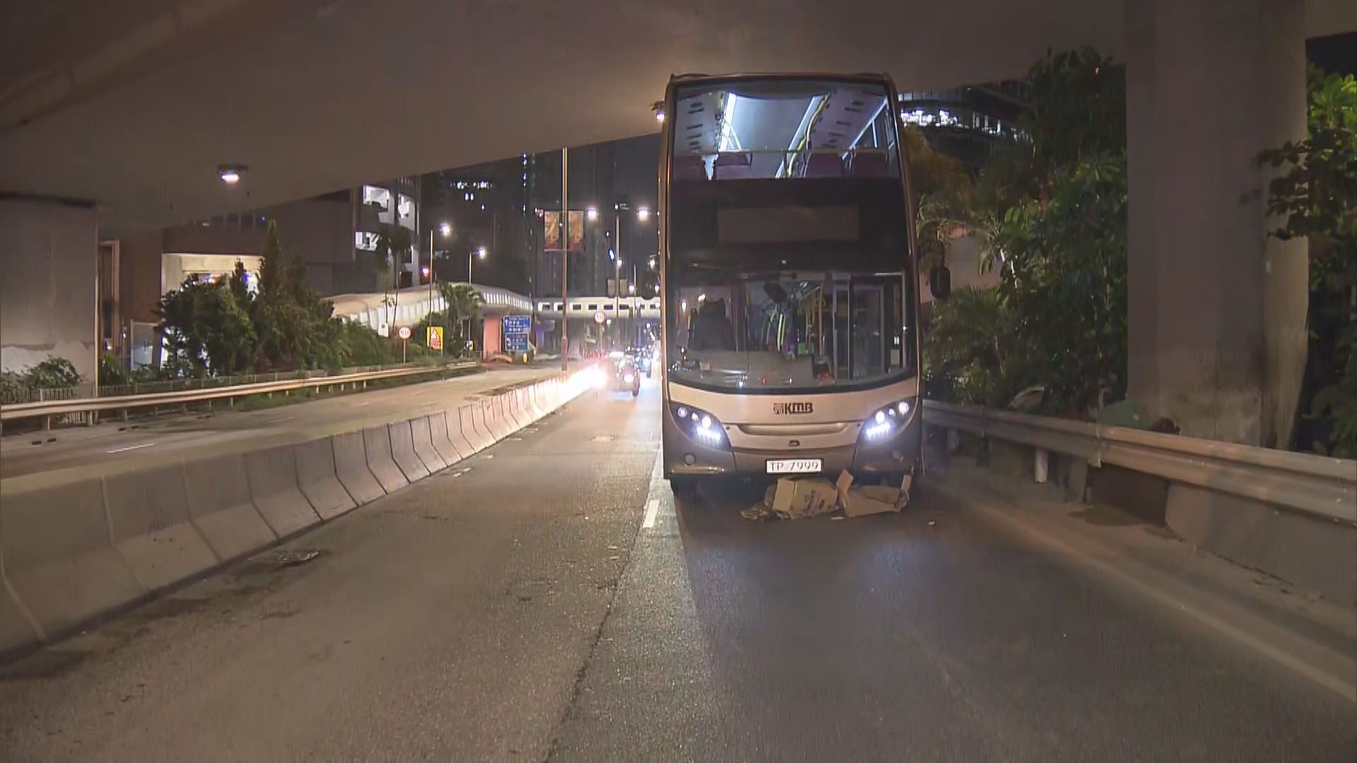 九龍灣老婦被車撞斃 九巴司機被捕