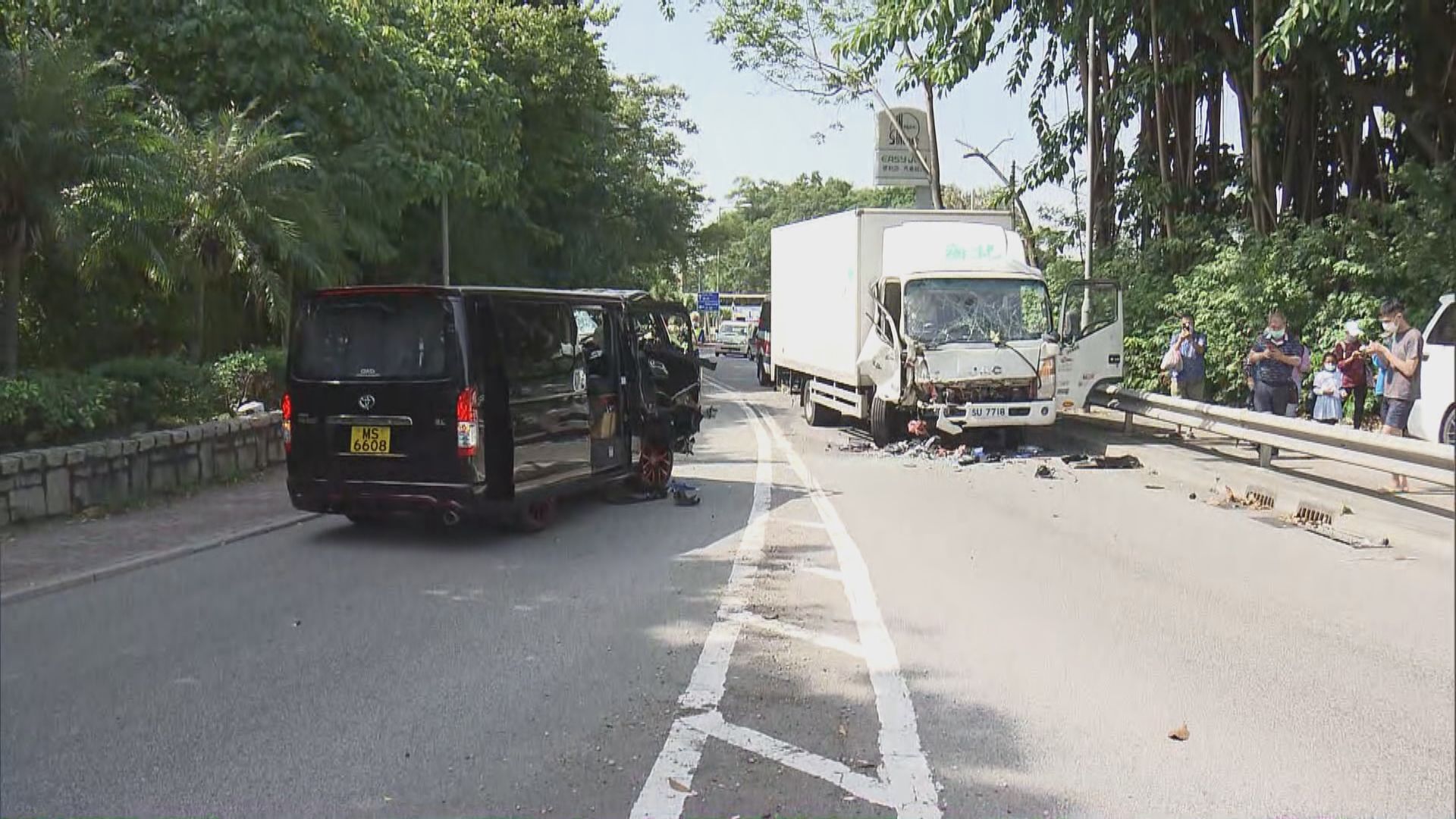 八鄉兩車相撞三人受傷