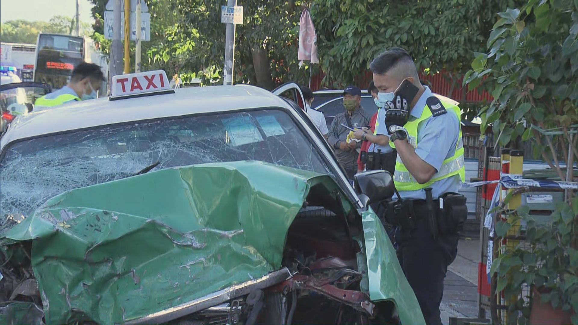 八鄉七人車涉越線撞的士釀一死兩傷　七人車司機涉酒駕被捕