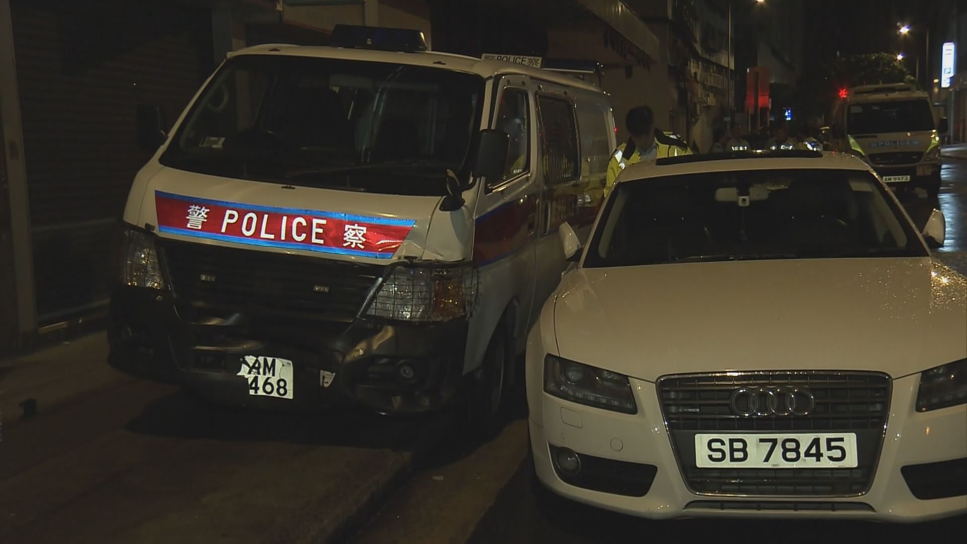 紅磡警車撼私家車相撞釀一傷