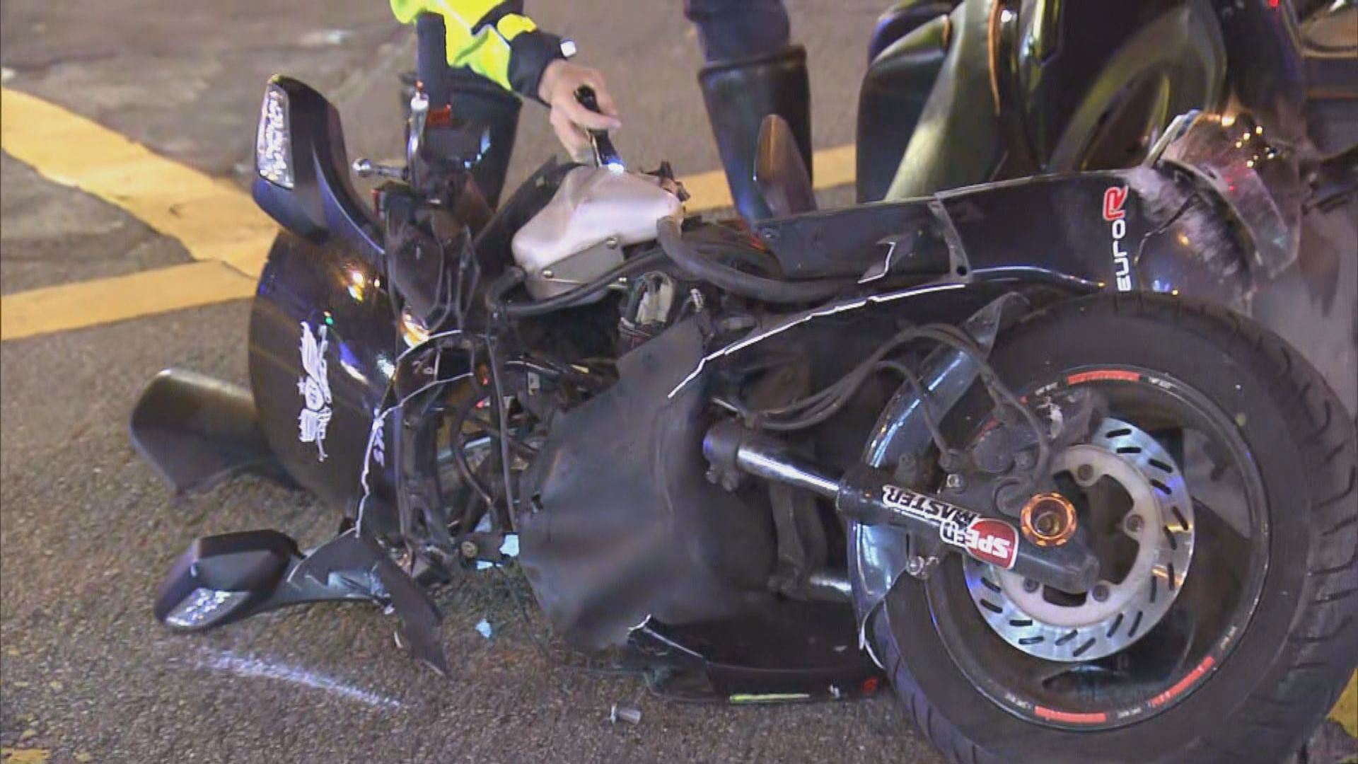 銅鑼灣電單車與警車相撞釀三傷