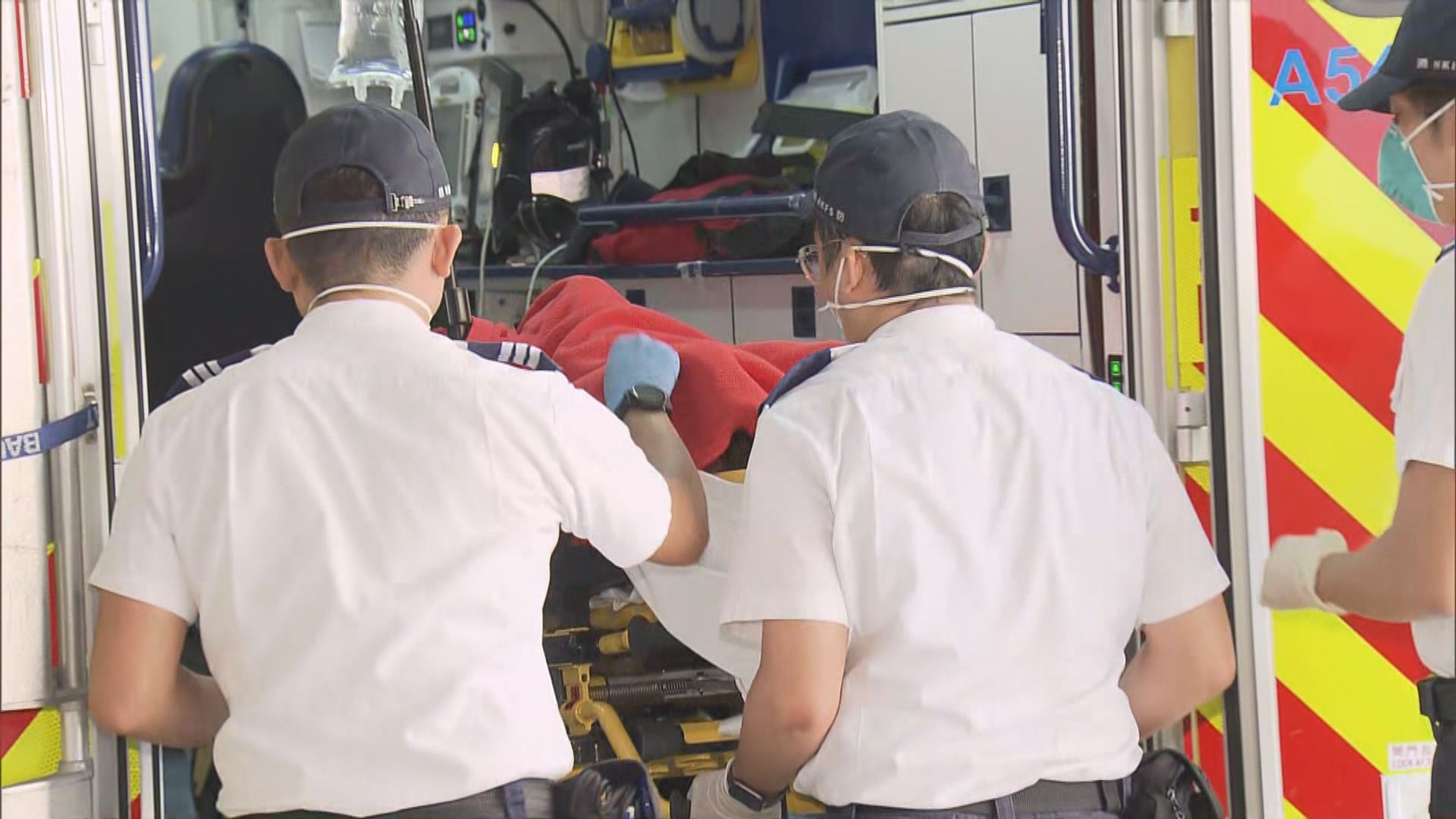 石澳電單車失控越線撼跑車　電單車女司機受傷