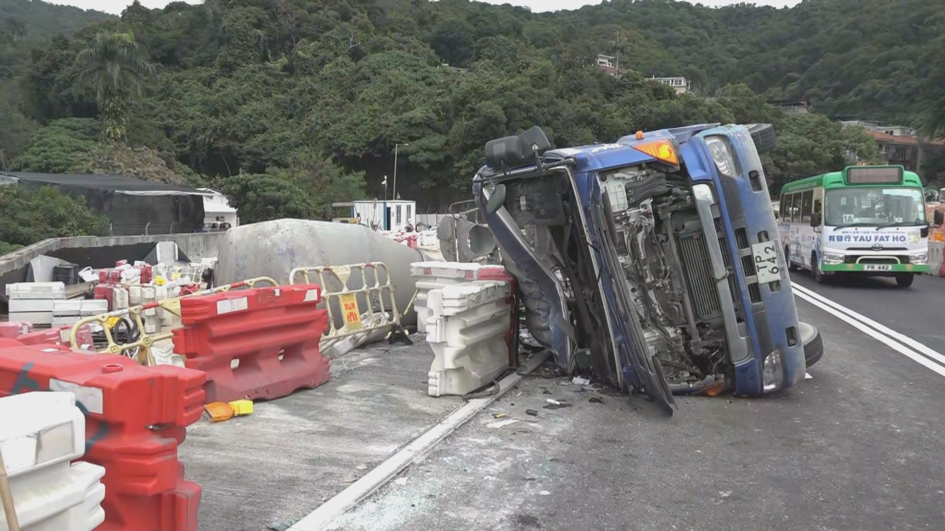 西貢有田螺車翻側　司機受傷送院