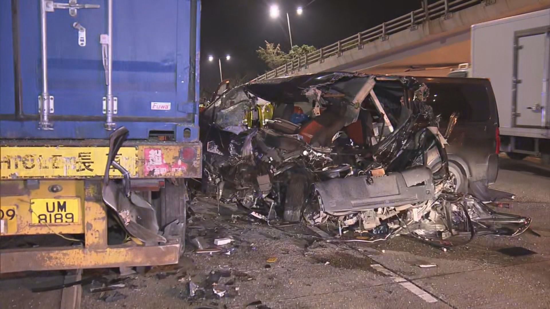深水埗車禍疑涉偷車　司機撞車後逃去