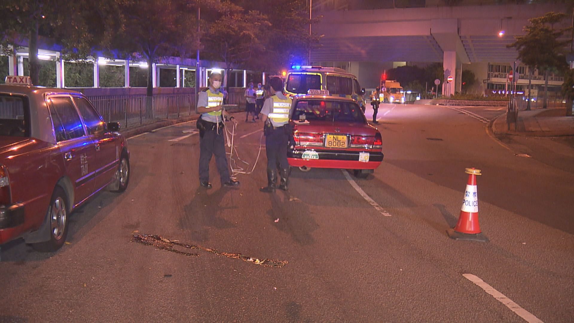 筲箕灣兩男疑車罅過馬路被的士撞傷