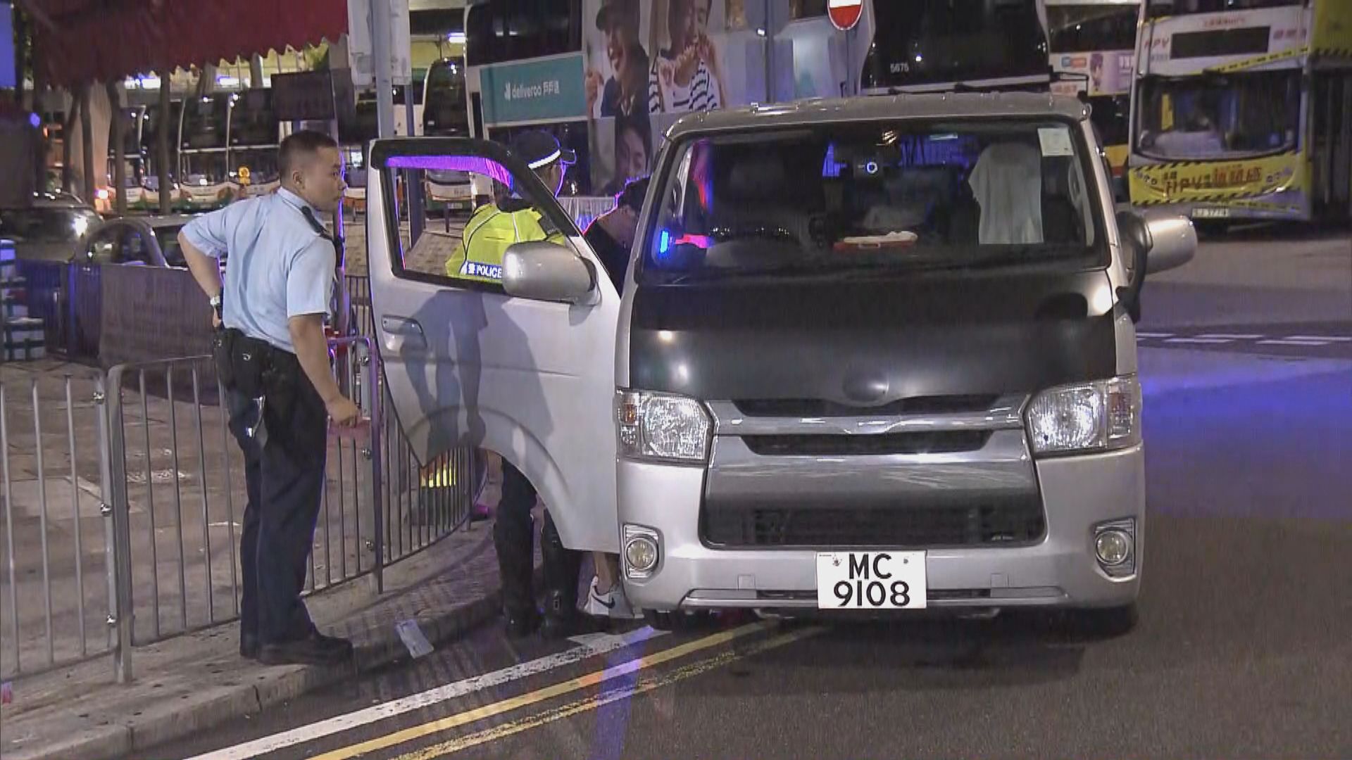 筲箕灣女途人被客貨車撞倒 送院不治