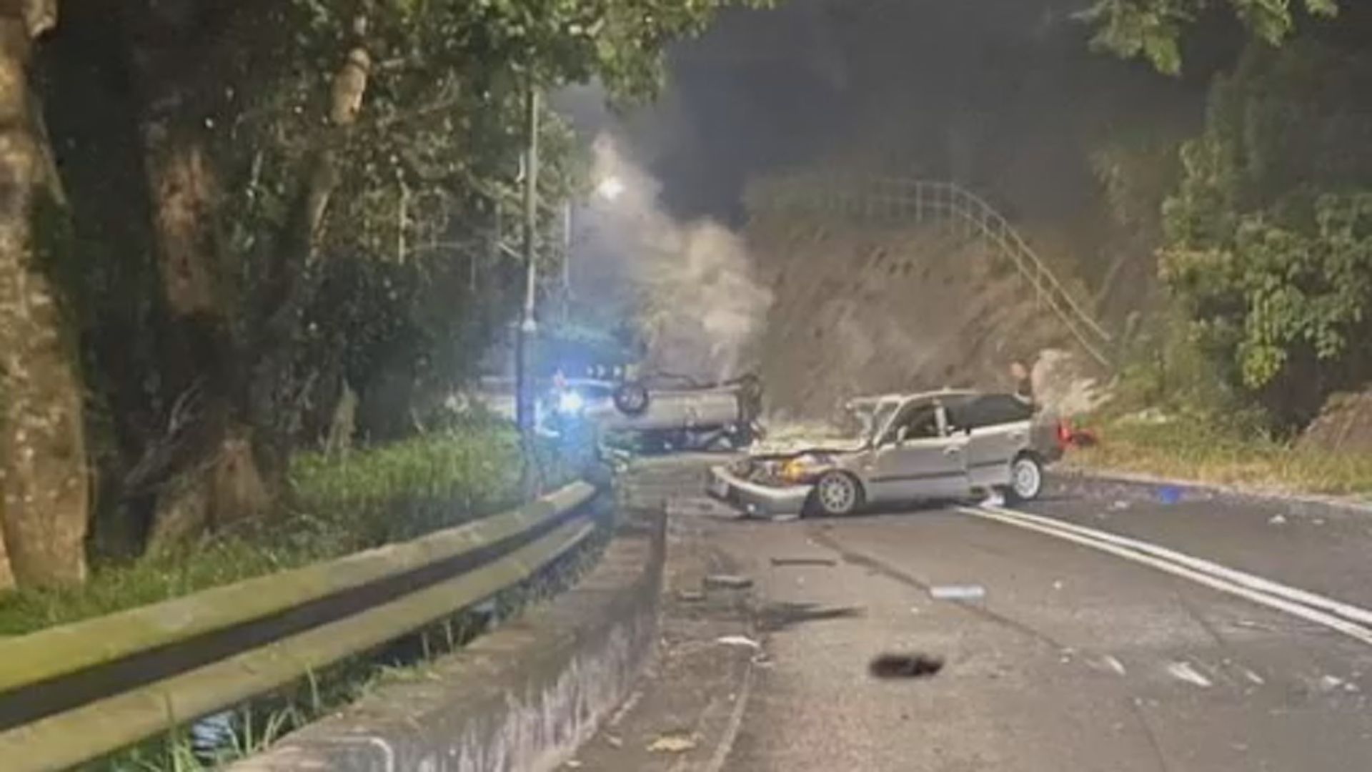 大埔新娘潭路晚上四車相撞　至少一人死亡