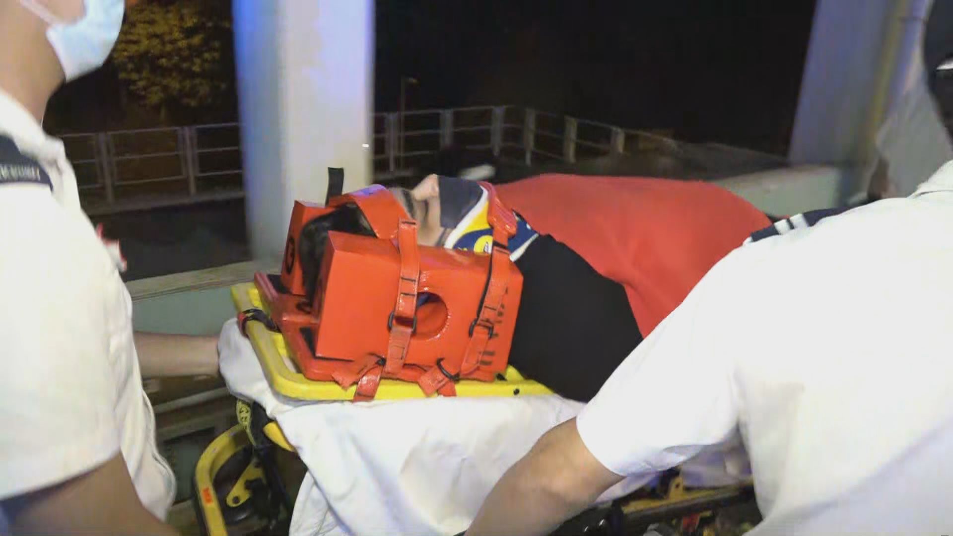 清水灣道私家車撞欄　司機受傷送院