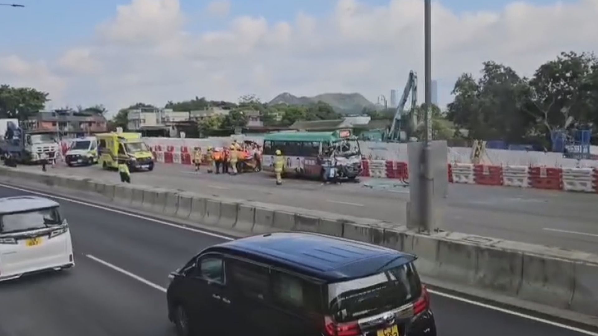 粉嶺公路三車相撞　至少23人輕傷