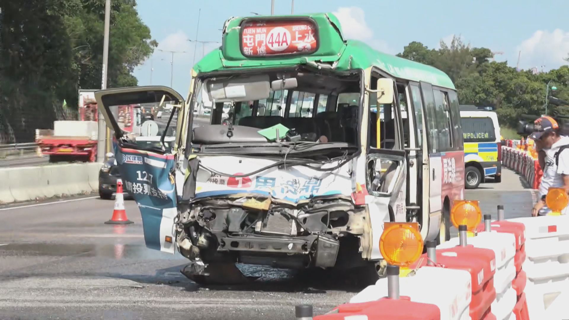 粉嶺公路三車相撞　至少18人受傷