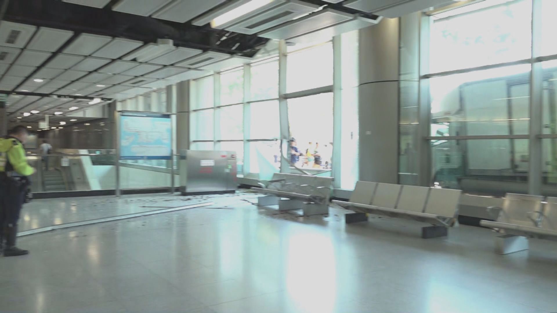 貨車失事撞毀南昌站一列玻璃