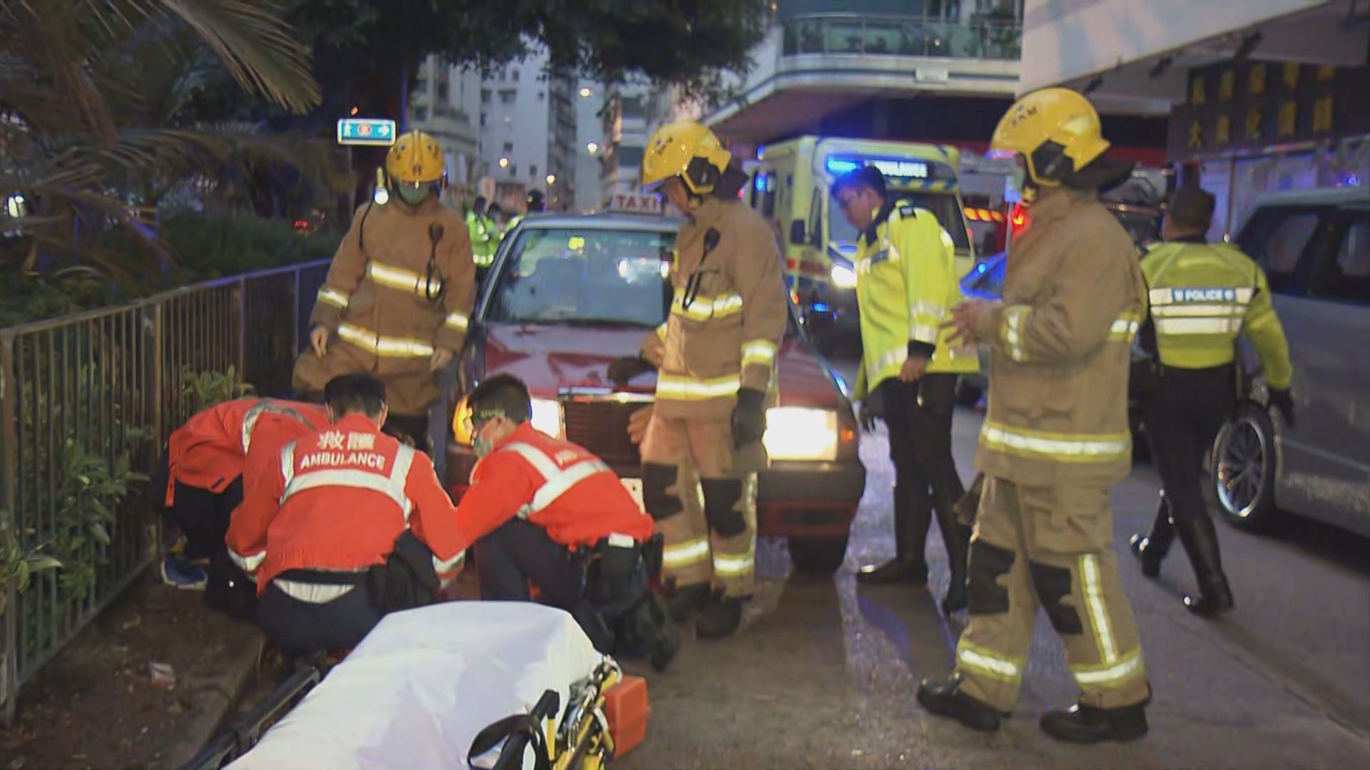 深水埗一男子被的士撞倒　一度捲入車底