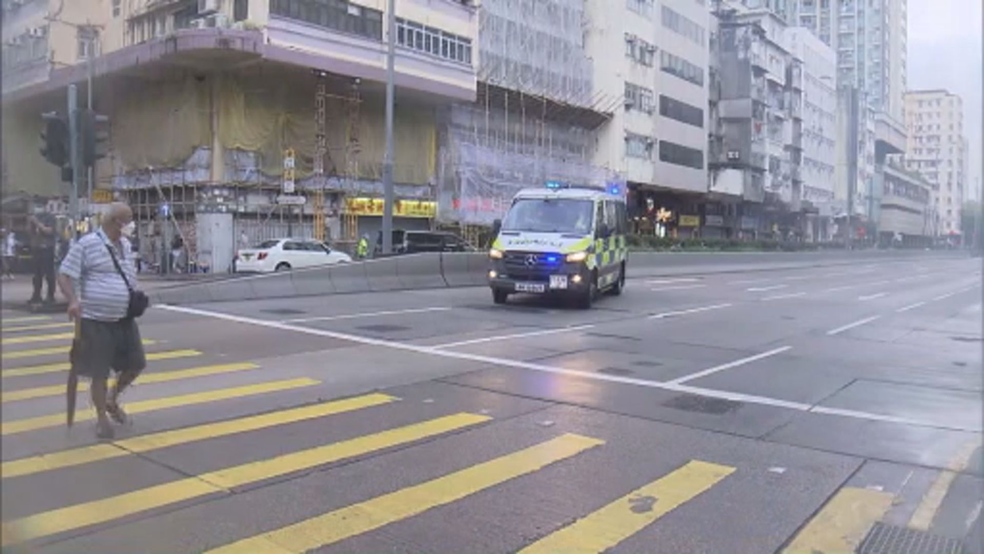 深水埗衝鋒隊警車撞傷過路男途人