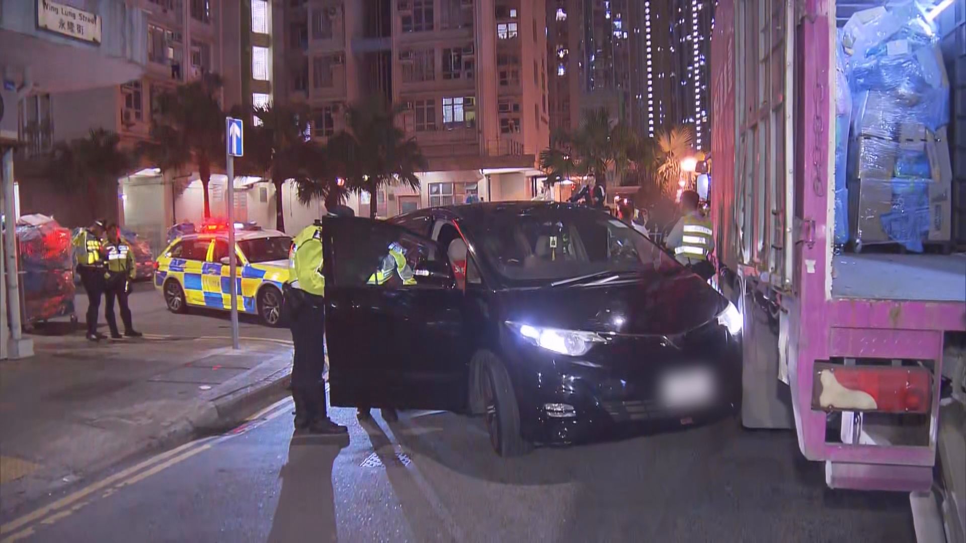 深水埗私家車避警截查撞貨車 私家車司機被捕